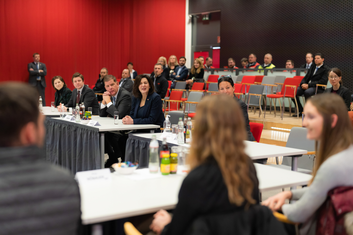 Case IH Und STEYR Empfangen US Regierungsdelegation Im Werk In St