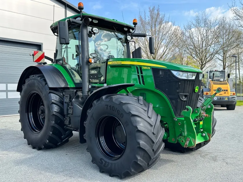 John Deere 7250R (2015): AutoPowr, Frontzapfwelle und 7.650 Stunden