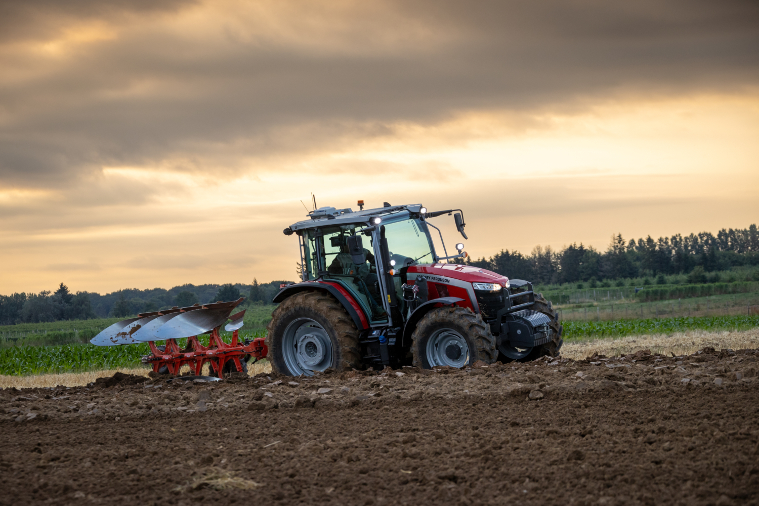 Massey Ferguson Präsentiert Die Neuen Mf 5m Modelle 6 Starke Modelle Von 95 Ps Bis 145 Ps 5094